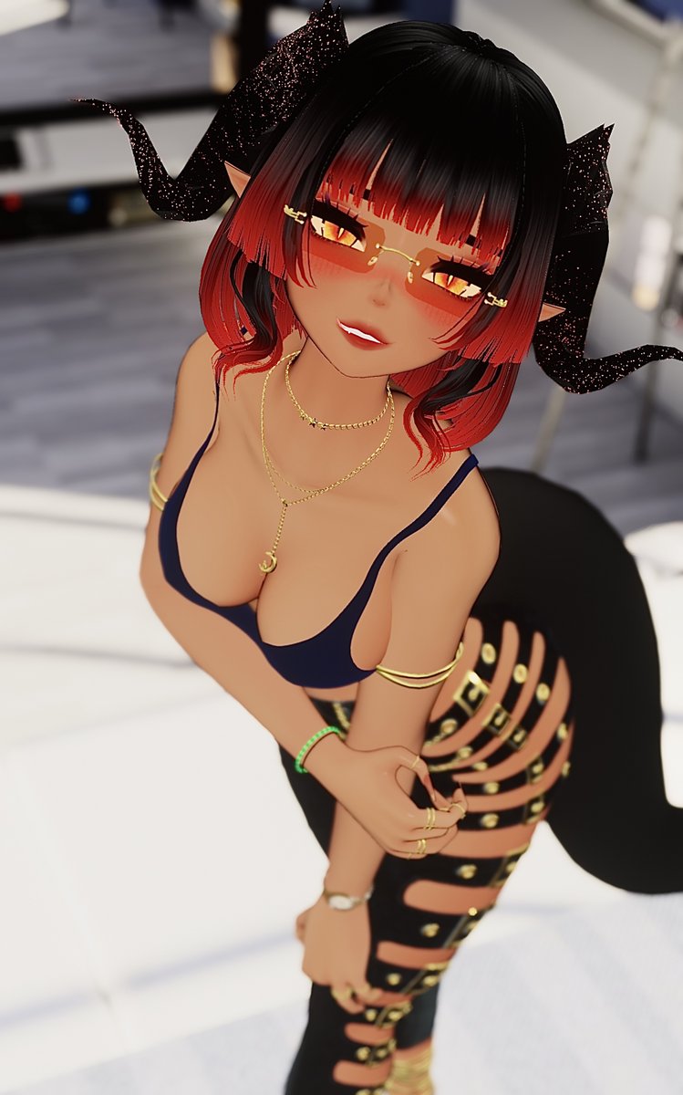 ADC_Vr's tweet photo. *bite my lips* https://t.co/v5WnjBW3h6