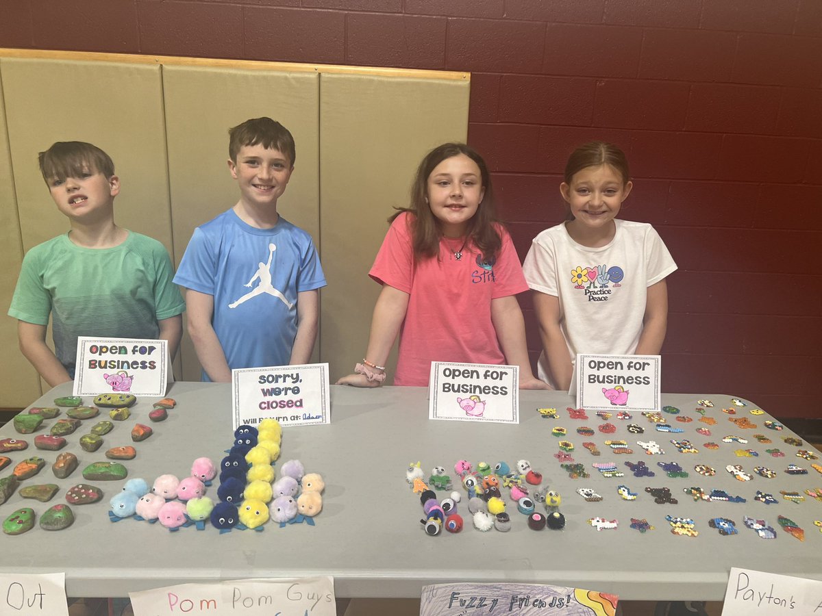 Darn3rdgrade's tweet photo. What a talented group of small business owners at our 3rd grade Market Day! https://t.co/PyRfgokUsa