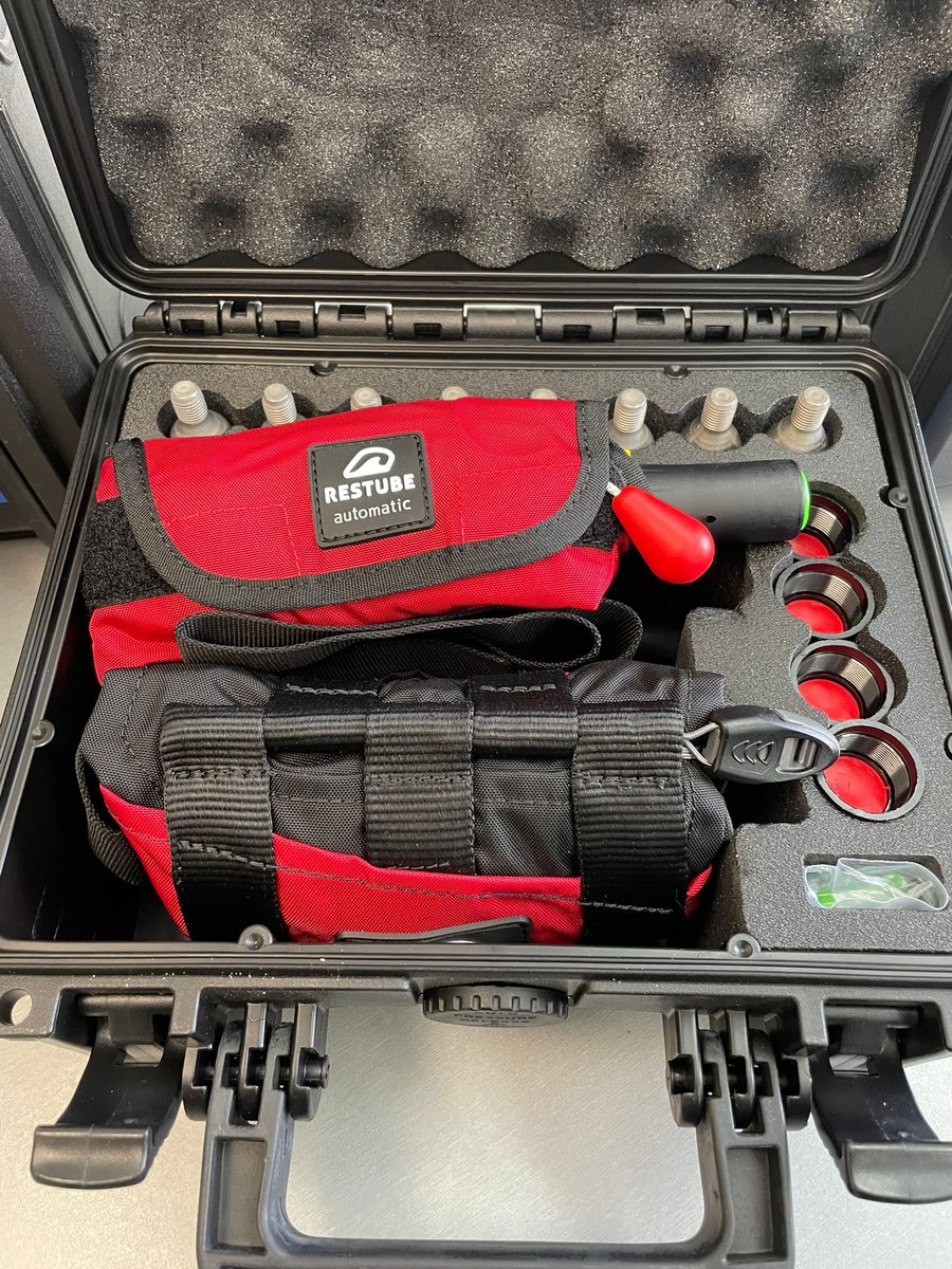 PLVNG's tweet photo. Encarem l’estiu proveïts de noves eines per realitzar rescats aquàtics. La @plvng som pioners en aquest tipus de material autoinflable. Invertim en seguretat i prevenció. #restube #watersafety https://t.co/HcK2qkpwYR