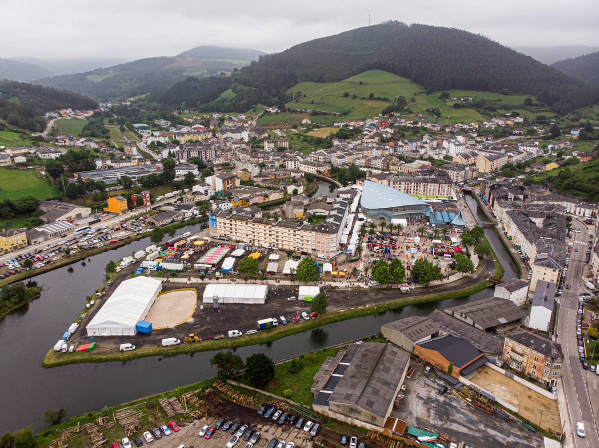 ¡Todo listo! (abrimos a las 15:00)

Gastronomía, comercio, experiencias virtuales, naturaleza, talleres, verbenas... 🤩   
#asferias58 #VegadeoSeMuestra

Aquí el programa oficial, con todo lo que te espera en la #FeriaMuestrasVegadeo, ¡desde hoy!
bit.ly/VegadeoSeMuest…