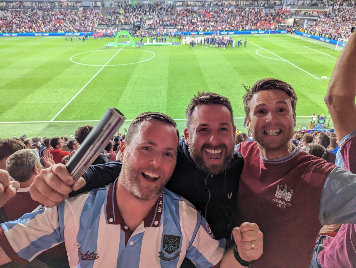 joe_dorrian's tweet photo. What a night! #whufc #UECLfinal https://t.co/F5TFJw2nCf