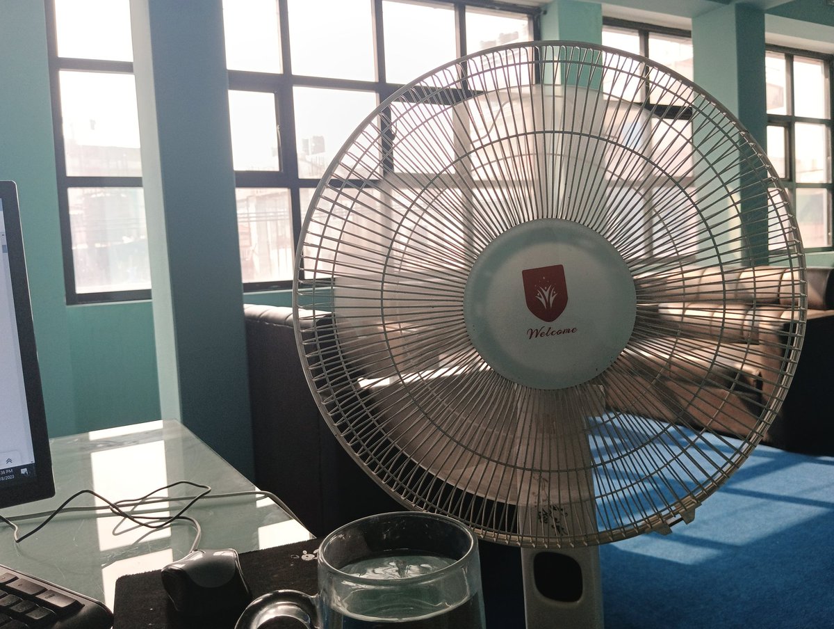 adarsha_20's tweet photo. This innocent-looking device may seem like a fan, but it's secretly a hairdryer in disguise.😂
#summer #HotDays #BurningHot
#heatwave #SummerStruggle #fan #FanHeat #Nepal https://t.co/zqAqDCu5e3