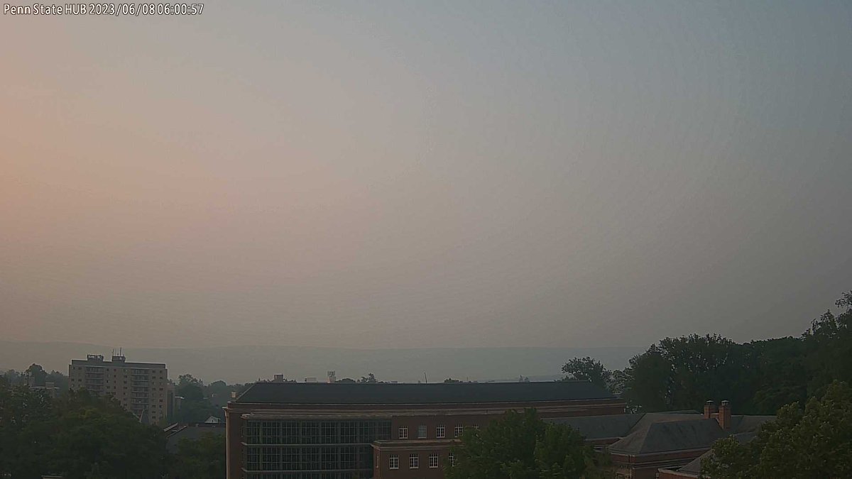 HUBWeatherSTEM's tweet image. Penn State HUB at sunrise and it's 47.1 F.