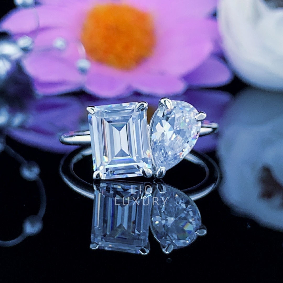 lioluxury's tweet image. 2.50CT Emerald&amp;amp;2.00CT Pear Cut Moissanite Toi Et Moi Ring Two Stone Engagement Ring Silver Anniversary Ring Double Stone Rings Birthday Gift.
#toietmoiring
#twostonering
#moissanitejewelry
#EtsyShop
#Moissanite
#TwoStone
#BirthdayGift
#EtsyHandMade
#lioluxuryjewelry
#emeraldring