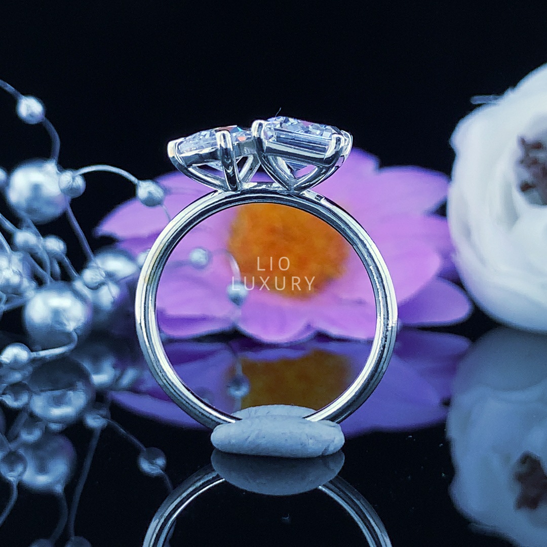 lioluxury's tweet image. 2.50CT Emerald&amp;amp;2.00CT Pear Cut Moissanite Toi Et Moi Ring Two Stone Engagement Ring Silver Anniversary Ring Double Stone Rings Birthday Gift.
#toietmoiring
#twostonering
#moissanitejewelry
#EtsyShop
#Moissanite
#TwoStone
#BirthdayGift
#EtsyHandMade
#lioluxuryjewelry
#emeraldring