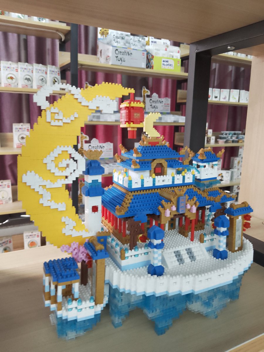 YirunB's tweet image. Do you like the architecture with Chinese characteristics? 
The Moon Palace Mini blocks 3800 pcs.
More challenges, it can exercise kids' thinking ability and concentration. 
We support custom packaging. 
Contact us: myj@myj-toys.com #nanoblock #miniblock #legobricks