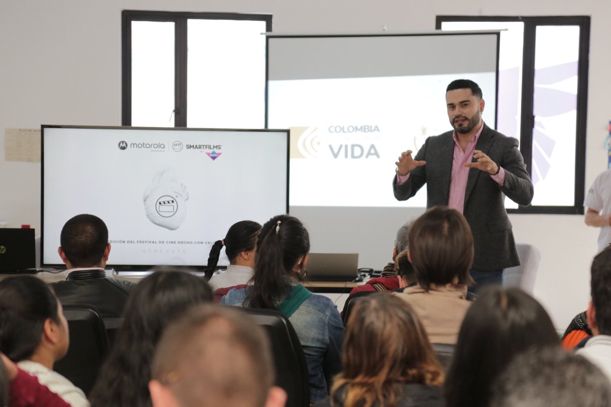 Jfelipetv's tweet photo. Personas con discapacidad en Pasto reciben taller de producción audiovisual hecho con celulares iniciativa de @Ministerio_TIC @MauricioLizcano @smartfilmsco Conectividad y tecnología para cambiar la vida https://t.co/22zxO3BMA3