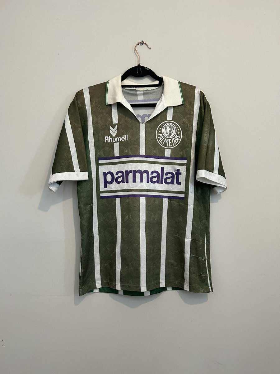 FreshPrintsofF1's tweet image. Picked this Palmeiras 1992 shirt up in São Paulo this year and it’s stunning. 
Took 30 minutes of haggling and chatting with the street seller who was off his face but it was worth it

#saopaulo #palmeiras #football #brazil #vintage #retro