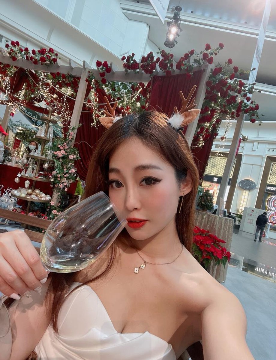 nvlinju's tweet photo. 本女王想要一个听话的狗狗，就是爱狗养狗。 https://t.co/941W8SgMry