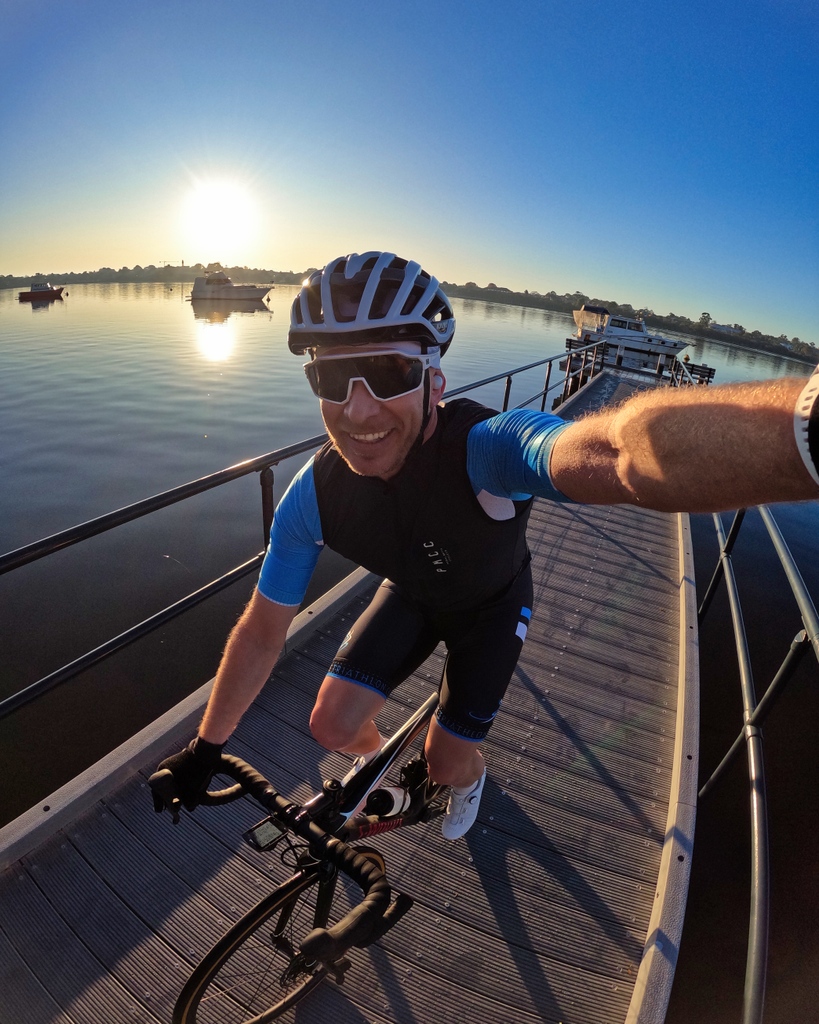 Evo6point5's tweet image. Does anyone else colour coordinate their outfit with the weather? #kitdoping 

Trying to weave this winter weather into a post without showing off but wow.. not bad winter, not bad.