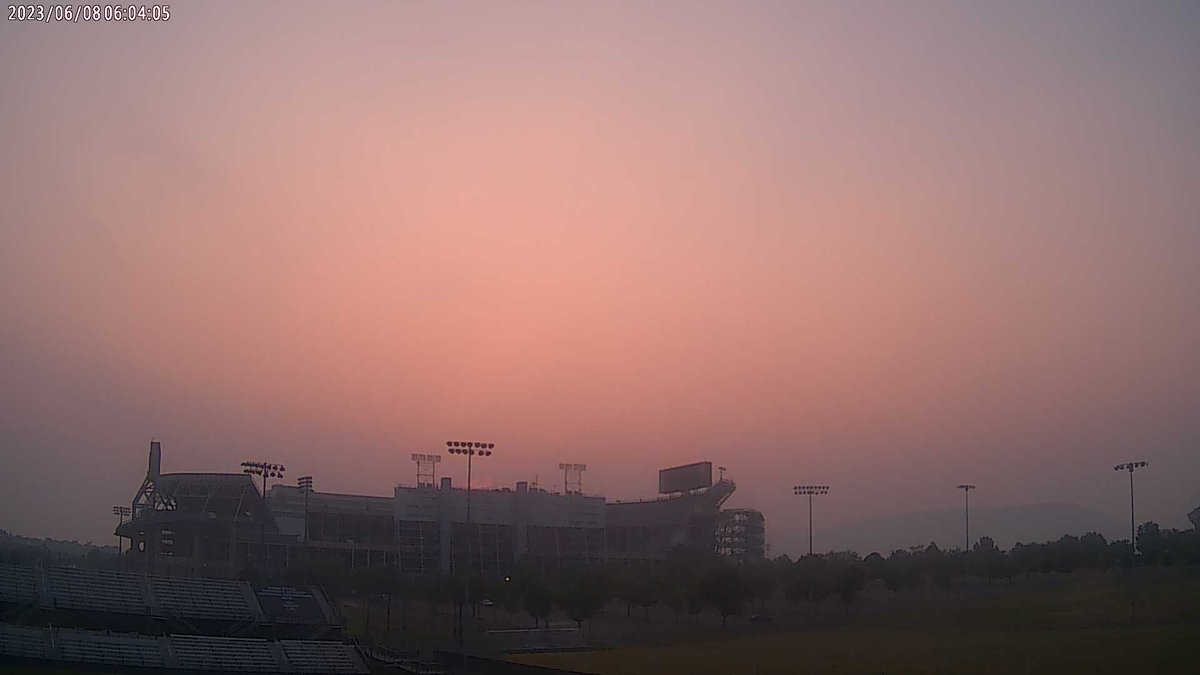 PSUFootballWx's tweet photo. Penn State Beaver Stadium at sunrise and it's 46.3 F. https://t.co/l751IHIGON