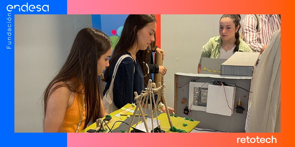 Uno de los momentos más emocionantes de los festivales #RetoTech es la llegada: el silencio previo, los alumnos dirigiéndose hacia los stands aún vacíos, los nervios y la ilusión de empezar a exponer su proyecto... ¡Hoy estamos en el Festival RetoTech de Aragón! #EspírituRetoTech