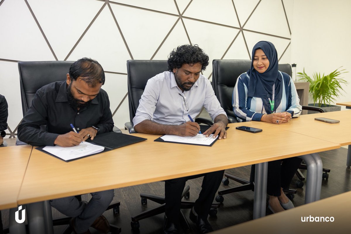 hdcmaldives's tweet photo. We have signed a Memorandum of Understanding (MoU) with @veligaahardware, designating them as the Associate Partner for the SaafHulhumalé Cleanup event.
#SaafHulhumale
#DhuniyeMagey
#ZeroPlasticPollution https://t.co/yNAGqiJRLU