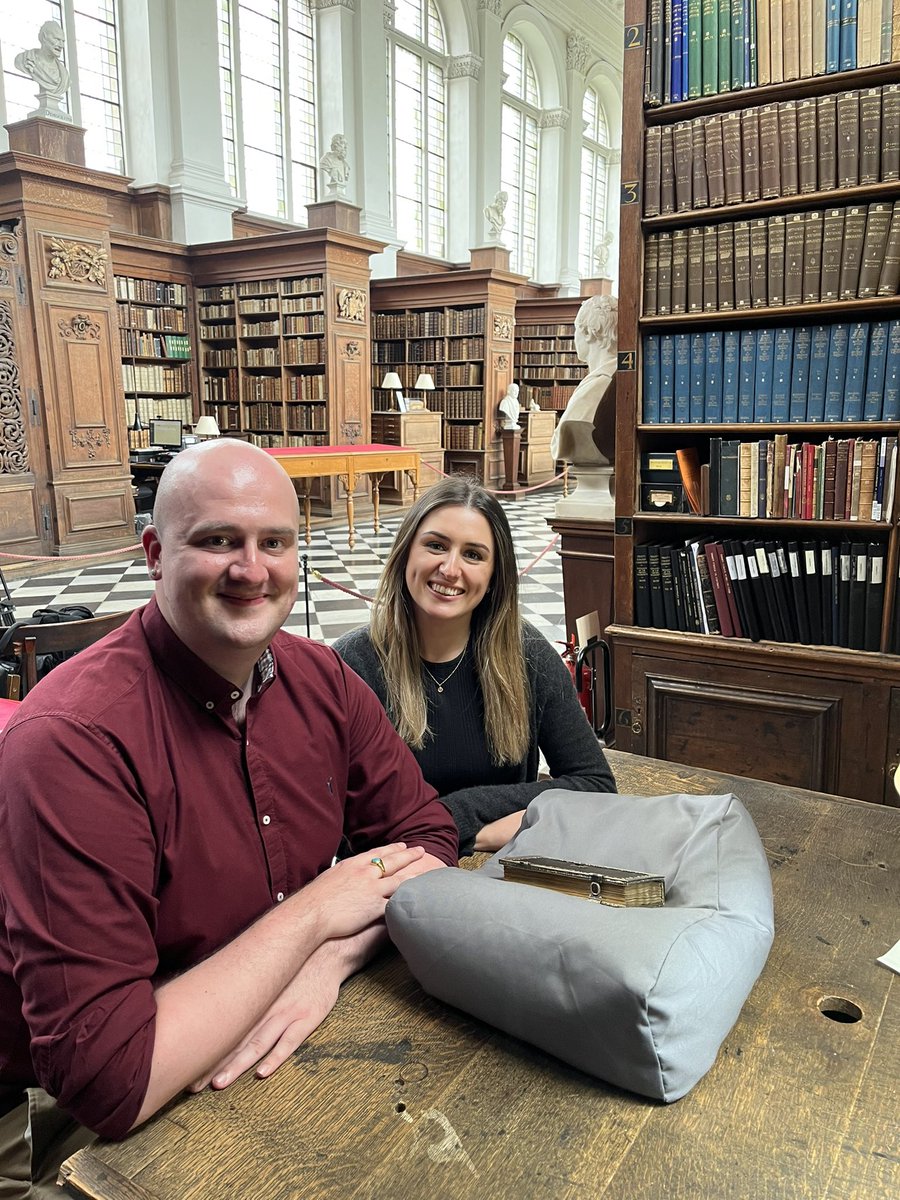 kateemccaffrey's tweet image. We discovered Thomas Cromwell’s Book of Hours…and it’s the book painted on Cromwell’s desk by Hans Holbein the Younger in his famous portrait of Cromwell!! @hevercastle @DrOwenEmmerson
Solving a 500 year old mystery - A THREAD (1/9)