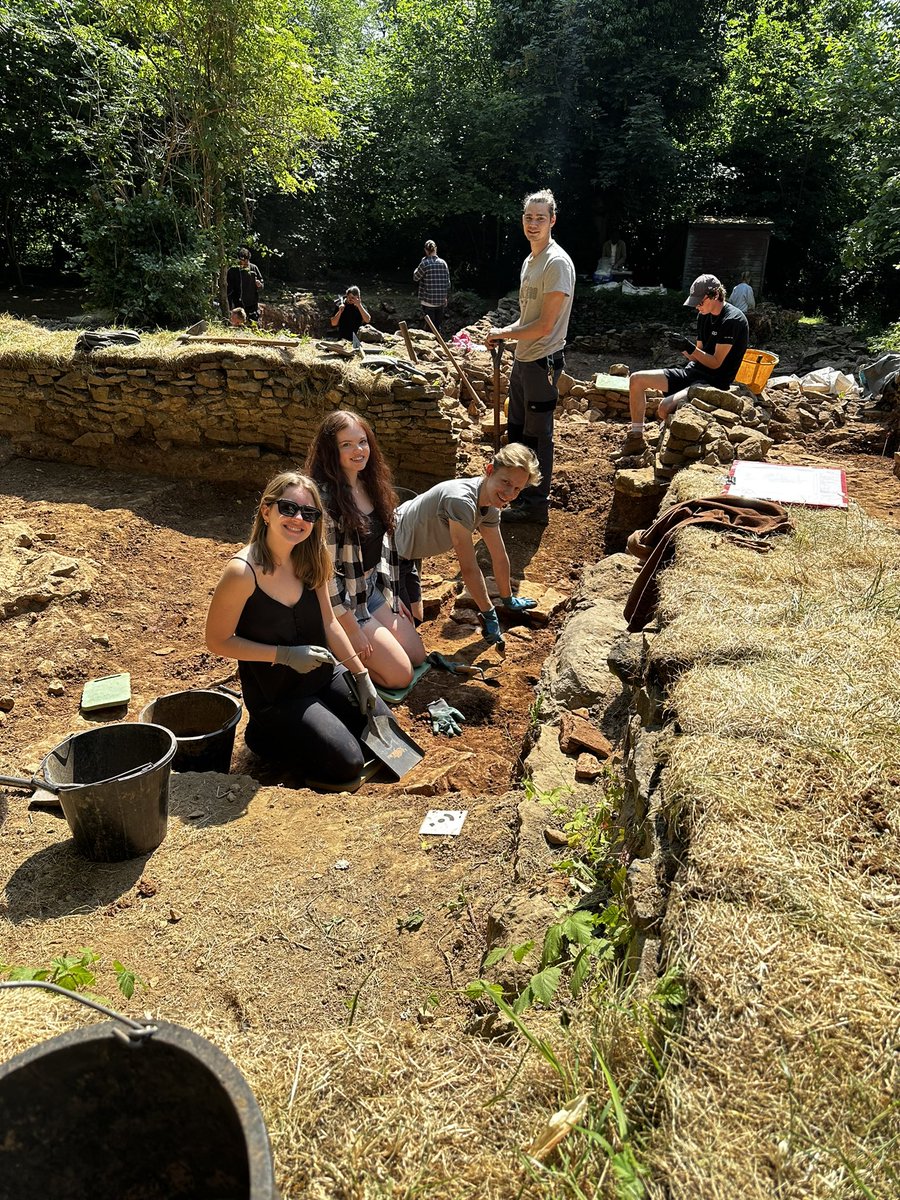 #harp23 #universityofbristol Day 13: Room 4 excavations, now working on an unidentified circular structure, but what it is we don’t yet know.