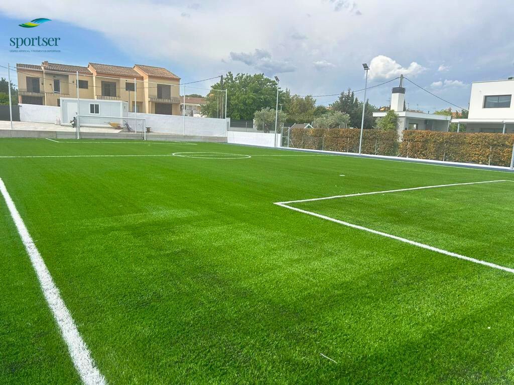 SportSer_SL's tweet photo. Hemos acabado otro proyecto de primera clase en Santa Oliva (Tarragona) 🪴

Se trata de un campo de fútbol 5 con césped artificial Compograss MD 50 sobre zahorras ⚽️

Esperemos que os guste: https://t.co/dAY54Abvrw