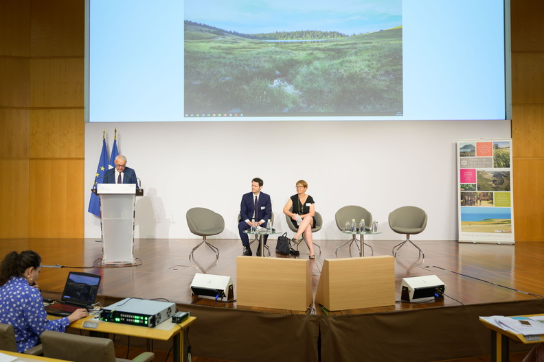 DGEntreprises's tweet photo. #Tourisme | Le Réseau des Grands Sites de France organisait hier un séminaire dédié à la gestion de la fréquentation durable des sites patrimoniaux, en collaboration avec la @DGEntreprises et @ANCTerritoires.

Voir le replay 👉 https://t.co/68vCMvNrdP

@oliviagregoire https://t.co/V9k60iTvLH