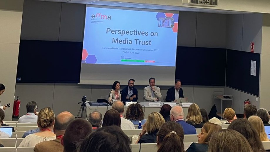 📢 INDUSTRY PANEL #emma2023

How to lead #mediatrust in a dynamic landscape?

<a href="/mmlaveron/">Mercedes Medina Laverón</a> <a href="/fcomunav/">fcomunav</a>; <a href="/ag_castillejo/">Angel G Castillejo</a> Audiovisual Policy Manager <a href="/rtve/">RTVE</a>; <a href="/a_larrainzar/">Arturo Larrainzar</a> CEO of @BrandNewVerse_; <a href="/fmorondo/">Fernando Hernández</a> Deputy Editor-in-Chief <a href="/DiariodeNavarra/">Diario de Navarra</a> &amp; Gigi Johnson CEO <a href="/maremel/">Maremel</a> 
#emmapamplona