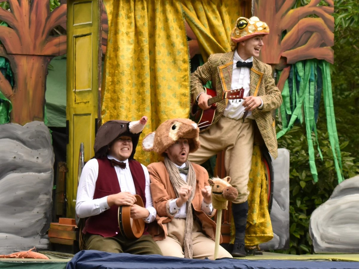 🎭 Open air theatre returns to Ham House & Garden!🎫 We're hosting @Quantum_Theatre this July-book now using the links in our bio 🤩 A Midsummer Night's Dream-Sat 8 July, 6.30pm The Wind in the Willows-Sun 30 July, 6.30pm #outdoortheatre #theatre #daysoutLondon #VisitRichmond