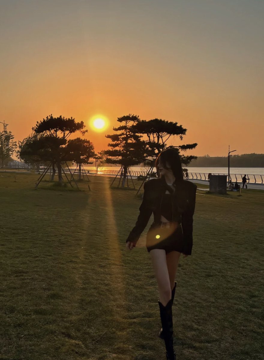 yi07765's tweet photo. 石家庄拍照
#河北 #石家庄 #大长腿 #唐山 #背影 #秦皇岛 #小蛮腰 https://t.co/DVRzqB1CUz