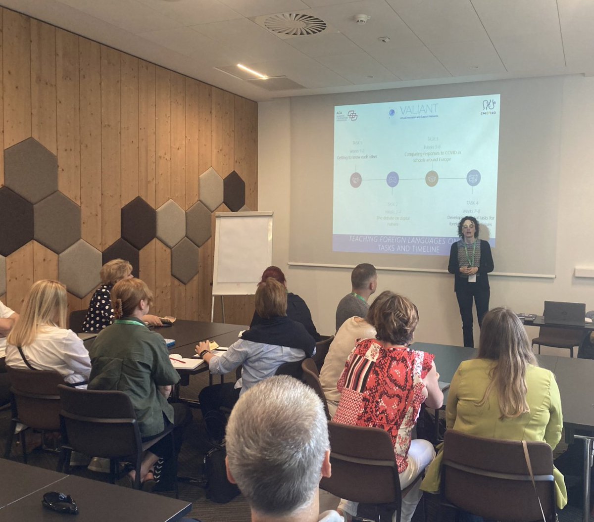 🗣️Laura Torres Zuñiga presents the <a href="/ValiantProject/">VALIANT project</a> at the #Fostering_digital_pedagogies conference. 
✏️She leads participants in planning their #virtualexchange projects through mapping the steps involved, phases, necessary tools, importance of partnering &amp; context considerations