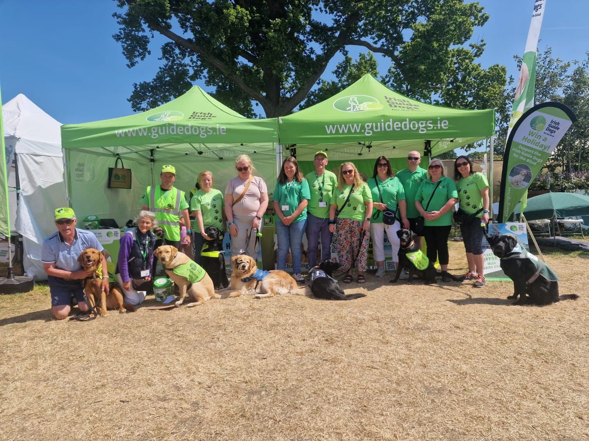 Kings_Hospital's tweet image. 📣 Representing KH, Nala &amp;amp; @breenclair  volunteered for @irishguidedogs  at Bloom @BordBiaBloom last weekend. 🌷🌺🌻 Nala was rewarded with ice cream for her hard work while Clair was recognised as the best guide dog handler, even getting "arrested" for it! 🍦🐾👮‍♀️#KHTherapyDog