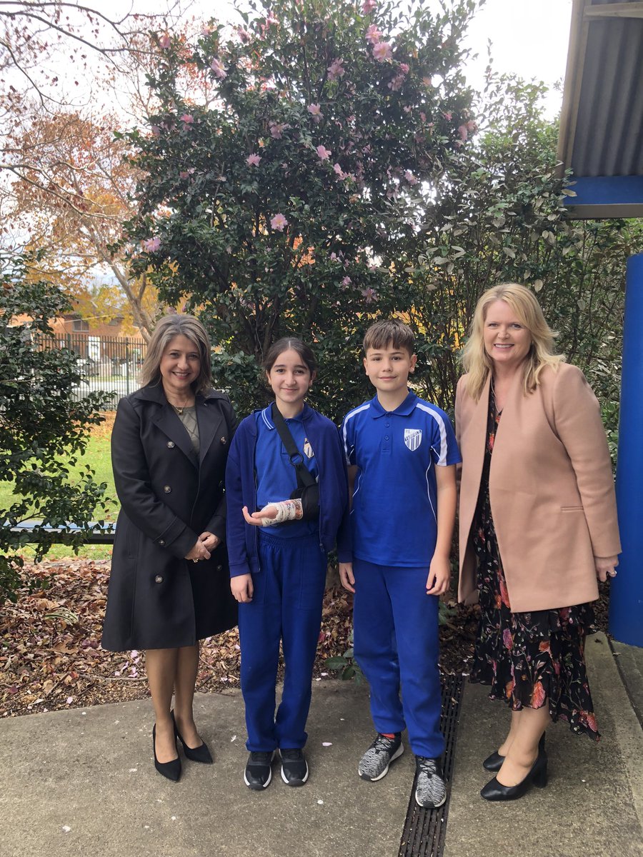 lisaporter555's tweet photo. Lovely to have R/ED  MSAW visiting Fairfield HS and Fairfield PS, sharing in wonderful discussions with students and staff. Passionate, committed staff making a difference to students and the school community. @k_rigas @DebSummerhayes https://t.co/vA5pVp1EoJ