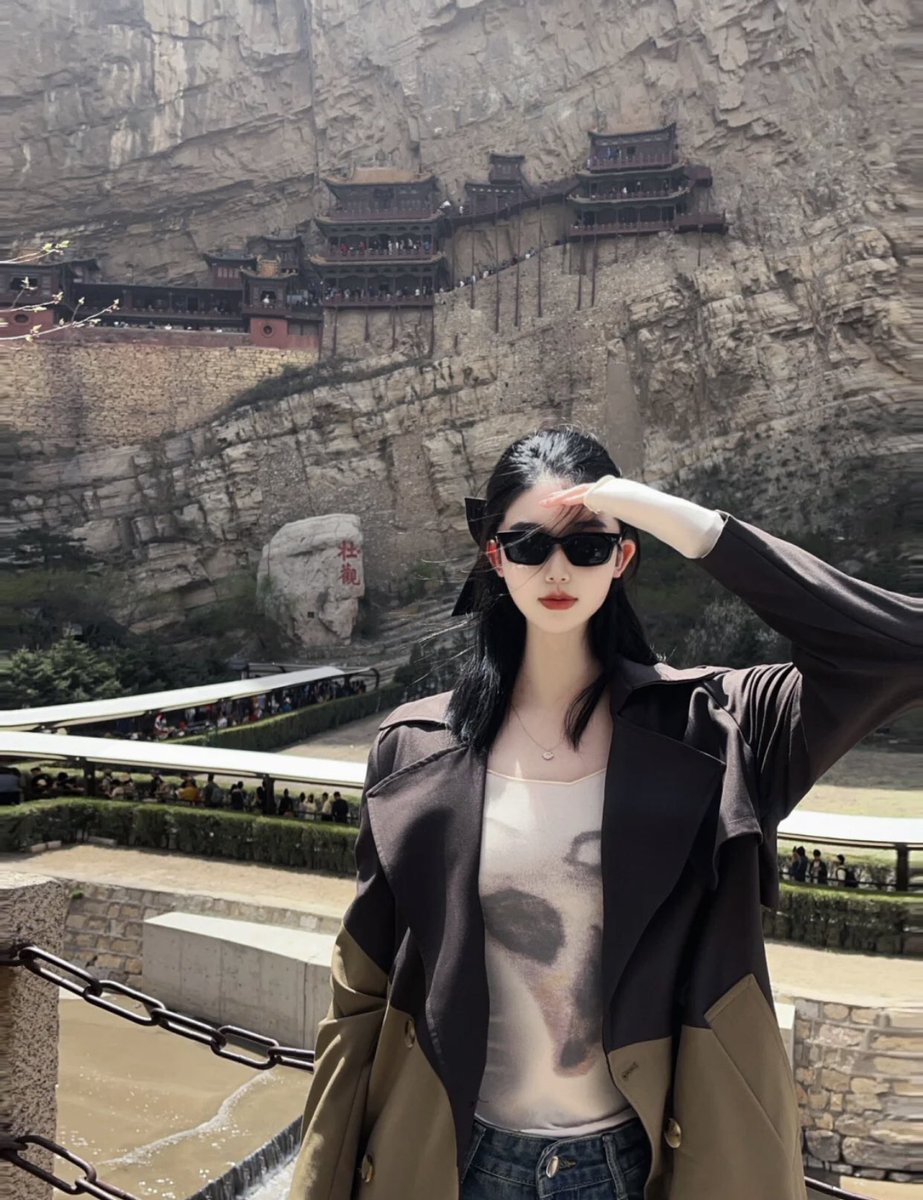 大同悬空寺
#山西 #太原 #妖娆 #大同 #拍照 #阳泉 #拍出氛围感