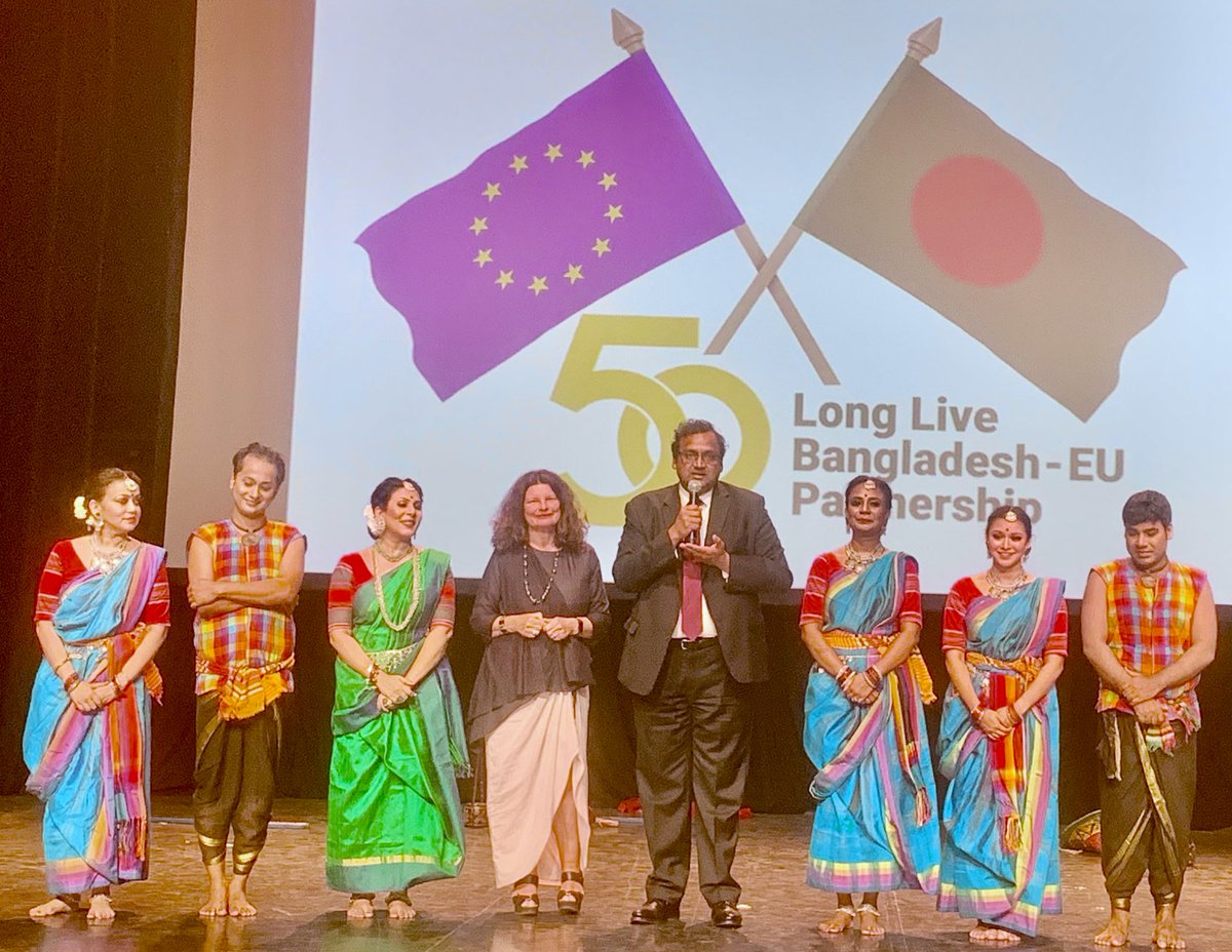 EwaSynowiec's tweet image. 2023 marks 50 years of Bangladesh-EU Partnership, including trade.👍 It was a pleasure to celebrate it with friends in #Bozar &amp;amp; with renown dance group Dhriti Nartanalay led by Ms Warda Rihanna.👏 Thank you Excellency @saleh_mahbub for your invitation. @RensjeTeerink @WiegandEU