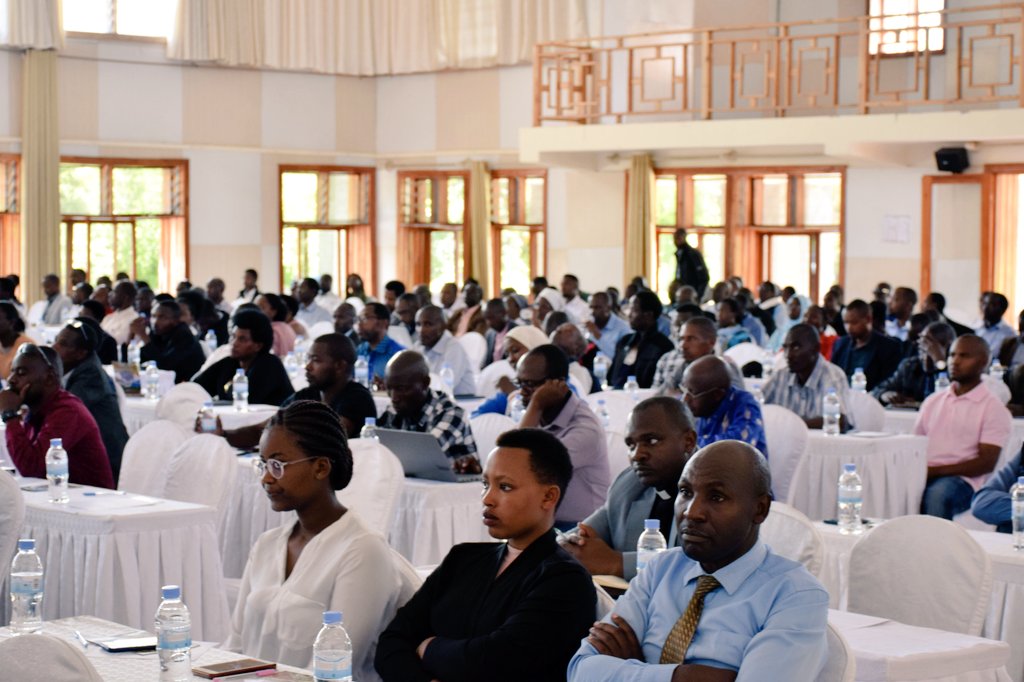 Northern Province/ Rwanda (@rwandanorth) on Twitter photo Kuri uyu wa kane, i Musanze hateraniye inama nyunguranabitekerezo ku ihangwa ry’umurimo muri <a href="/RwandaNorth/">Northern Province/ Rwanda</a>, yateguwe na <a href="/RwandaLabour/">Ministry of Public Service and Labour | Rwanda</a>, ku nsanganyamatsiko igira iti, “Guteza imbere ubumenyi bukenewe ku isoko ry’umurimo n’umurimo unoze nk’inkingi y’ahazaza heza” Kuri uyu wa kane, i Musanze hateraniye inama nyunguranabitekerezo ku ihangwa ry’umurimo muri <a href="/RwandaNorth/">Northern Province/ Rwanda</a>, yateguwe na <a href="/RwandaLabour/">Ministry of Public Service and Labour | Rwanda</a>, ku nsanganyamatsiko igira iti, “Guteza imbere ubumenyi bukenewe ku isoko ry’umurimo n’umurimo unoze nk’inkingi y’ahazaza heza”