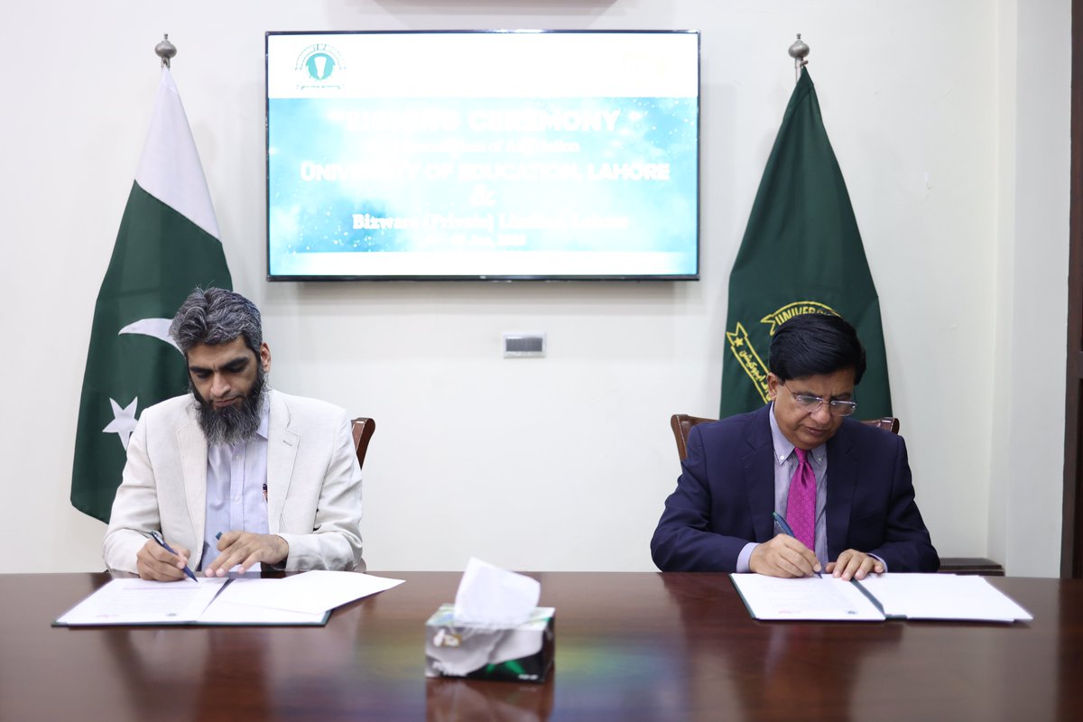ue_edu_pk's tweet photo. A Memorandum of Association signed between University of Education, Lahore and Bizware (Private) Limited, Lahore for strategic collaboration at UE Main Campus, Township on June 8, 2023 https://t.co/UYv8r0TQFg