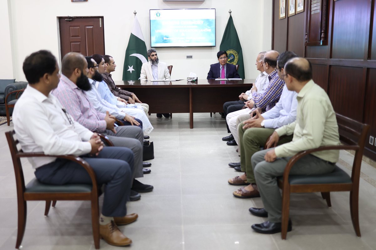 ue_edu_pk's tweet photo. A Memorandum of Association signed between University of Education, Lahore and Bizware (Private) Limited, Lahore for strategic collaboration at UE Main Campus, Township on June 8, 2023 https://t.co/UYv8r0TQFg