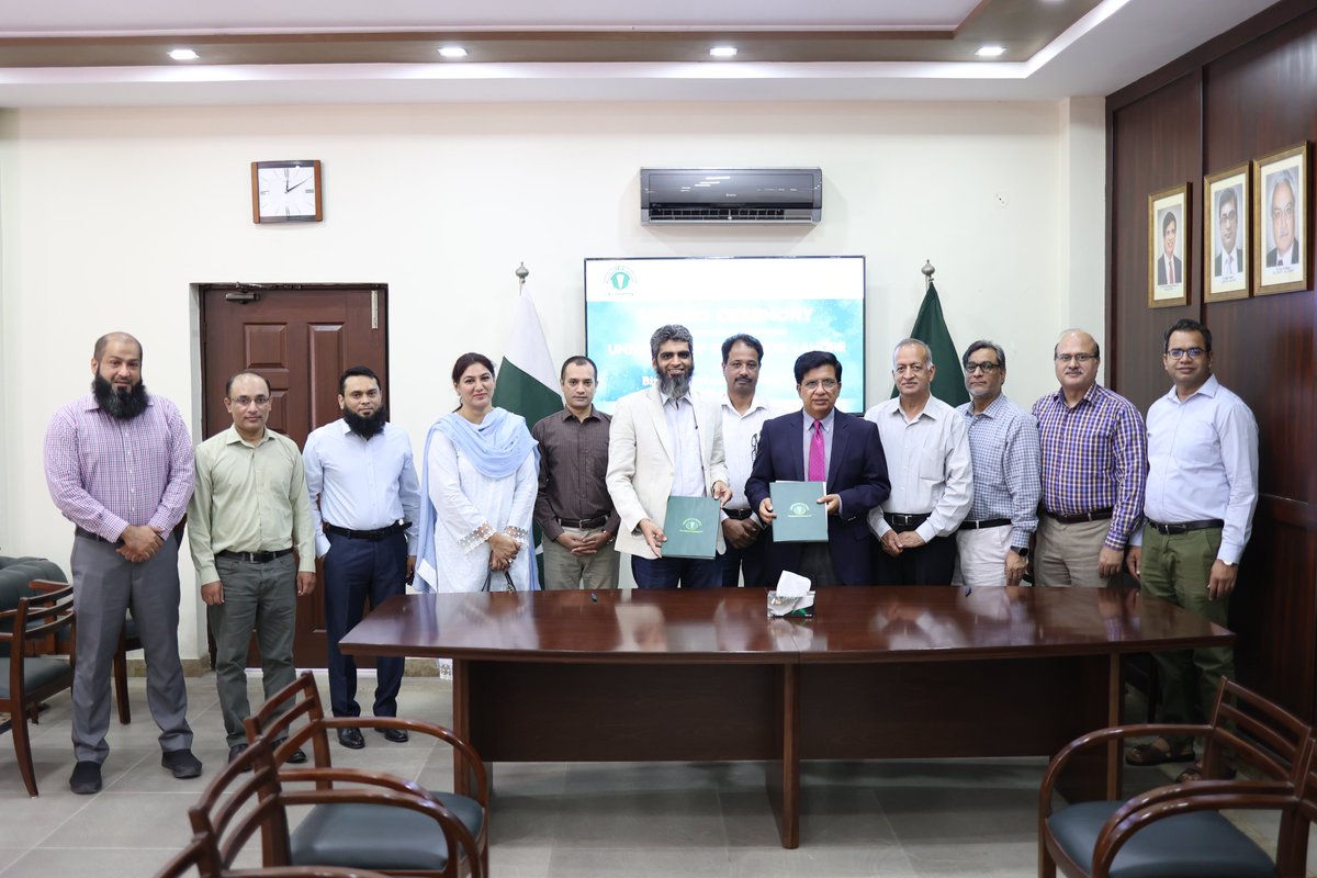 ue_edu_pk's tweet photo. A Memorandum of Association signed between University of Education, Lahore and Bizware (Private) Limited, Lahore for strategic collaboration at UE Main Campus, Township on June 8, 2023 https://t.co/UYv8r0TQFg