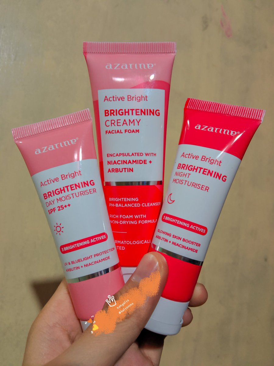 Guys skrg ga takut2 lg kelihatan kusamm nak sekolah skrg udh bisa rawat muka jd glowing . Cuma basic skincare doang !? Yap facial foam, sama Day/Night moisturizer 
Emg bisa? Bisalah yg penting rutiinn, rutin pakai Active Bright Series dari <a href="/AzarineCosmetic/">Azarine Cosmetic</a> 

⭐⭐Review time⭐⭐