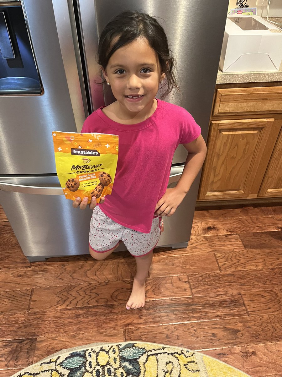 ToppinRonald's tweet photo. @MrBeast thank you for giving the cookies to my kids school. They are delicious and as a bonus my wife was able to enjoy them because they are gluten free! https://t.co/AEgvunaNa6