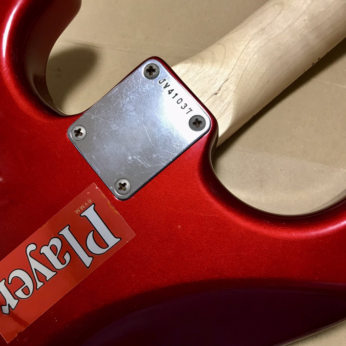 Bousouangler's tweet photo. 交換用の
中華ネックがキター!
ラージヘッドの
貼りメイプル指板22F。
仮組みしてみたけど
なかなか良い感じ♪
#フェンダー
#ST57
#ストラトキャスター
#ジャパンビンテージ
#ネック交換
#ギターDIY
#リハビリ
#手のしびれ https://t.co/L0IFBC83ls
