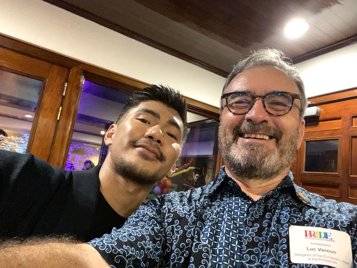 EUAmbPH's tweet image. Thrilled to witness the empowering presence of LGBTIQ+ influencers at the @USEmbassyPH Garden Party in Manila, celebrating our shared values of equality and inclusivity 🌈

Thank you to @USAmbPh Carlson for hosting this event! 🎉🙌 

#EU4LGBTIQ #FriendsPartnersAllies #WithPride