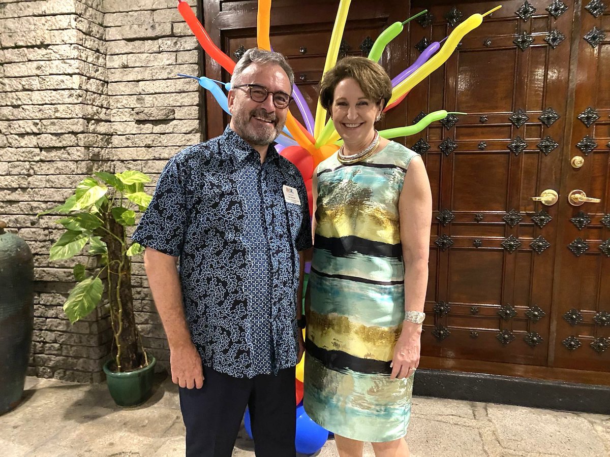 EUAmbPH's tweet image. Thrilled to witness the empowering presence of LGBTIQ+ influencers at the @USEmbassyPH Garden Party in Manila, celebrating our shared values of equality and inclusivity 🌈

Thank you to @USAmbPh Carlson for hosting this event! 🎉🙌 

#EU4LGBTIQ #FriendsPartnersAllies #WithPride