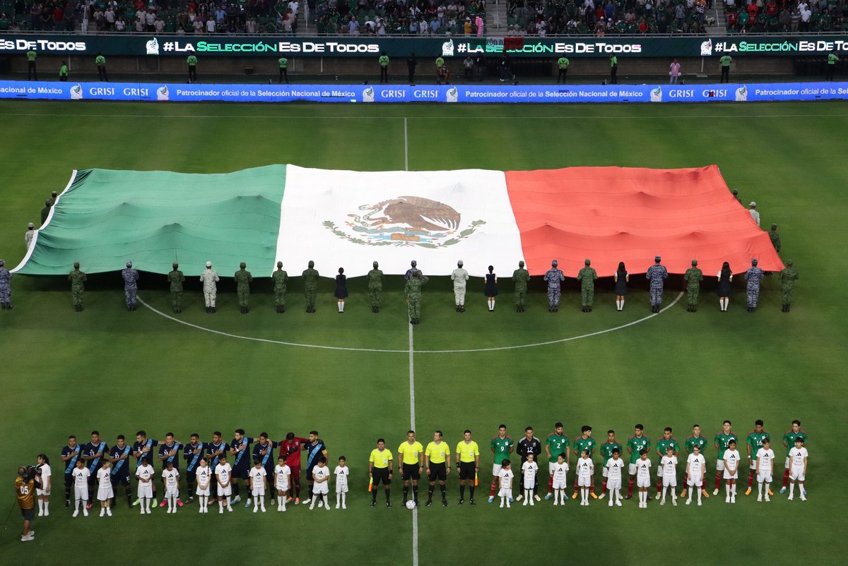 #SelecciónMexicana 🇲🇽

🇲🇽2-0🇬🇹

En un encuentro sin emoción la Selección mexicana vence a la Selección de Guatemala y Raúl Jiménez vuelve anotar con el “El Tri” después de 1 año 2 meses y 8 días.

📸:<a href="/miseleccionmx/">Selección Nacional</a>