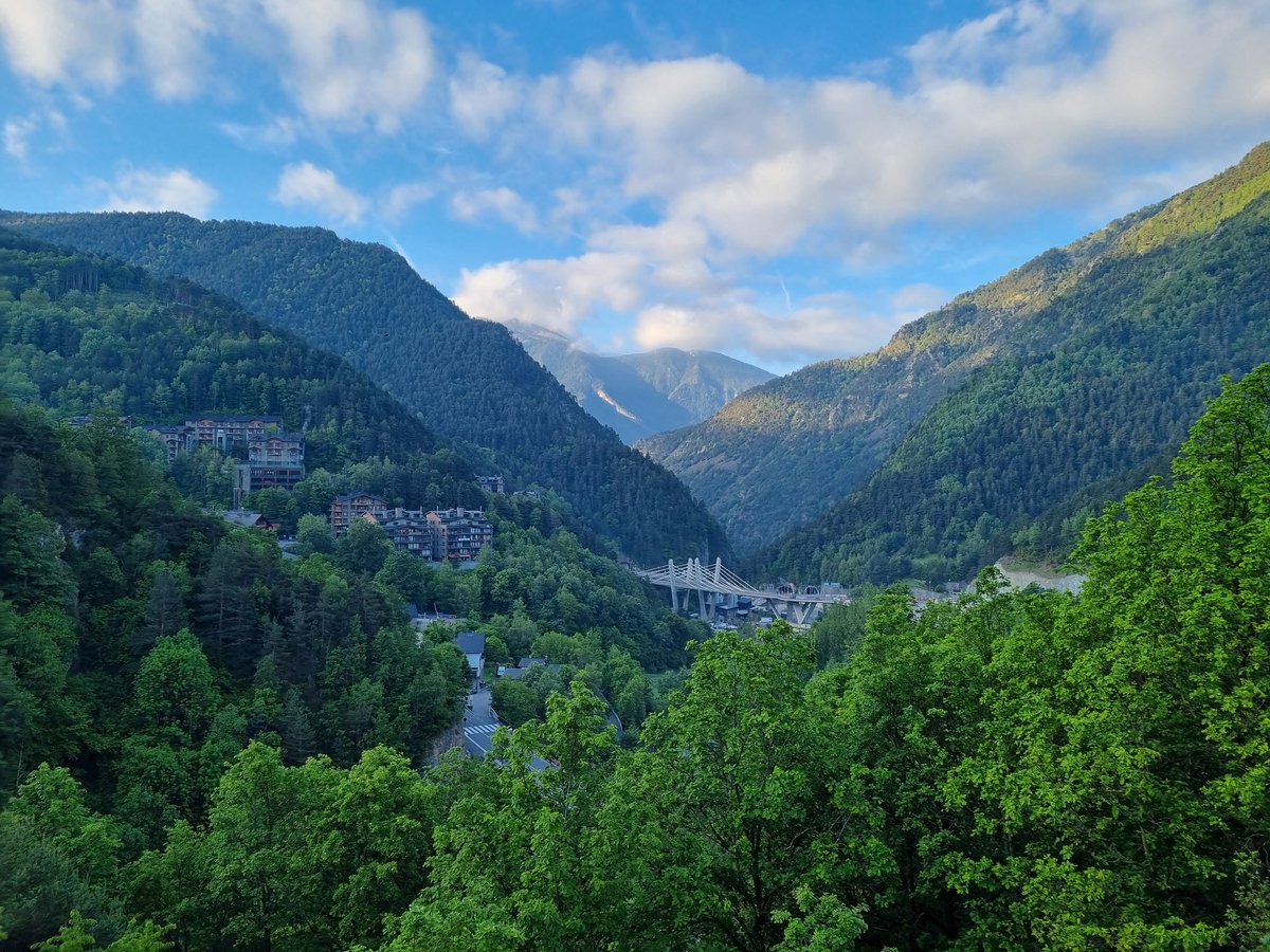 jecbosch14's tweet image. Bon dijous 🙋😃☕️
Vistes de les Dues Valires i d&apos; #Anyos
#bondia #bondijous #lamassana #andorra #meteo #meteoandorra