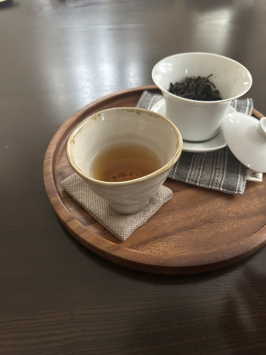 今日も焙煎が強いものが飲みたい。
小梅茶荘さんの水仙です。安定の美味しさ。
#中国茶