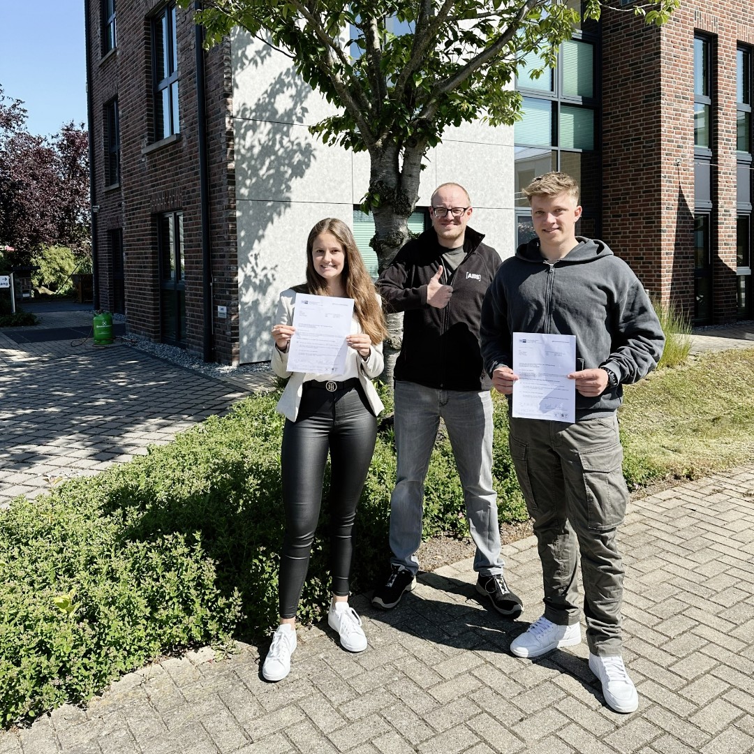 Wir gratulieren unseren Industriekaufleuten Alina &amp; Jonas recht herzlich zu Ihrer bestandenen Prüfung und damit dem Ende der Ausbildungszeit.

#abssafety#alwaysontop#abstusi#absturzsicherung#kevelaer#fallprotection#workingatheights#sicherheit #azubis#bestandenePrüfung#stolz
