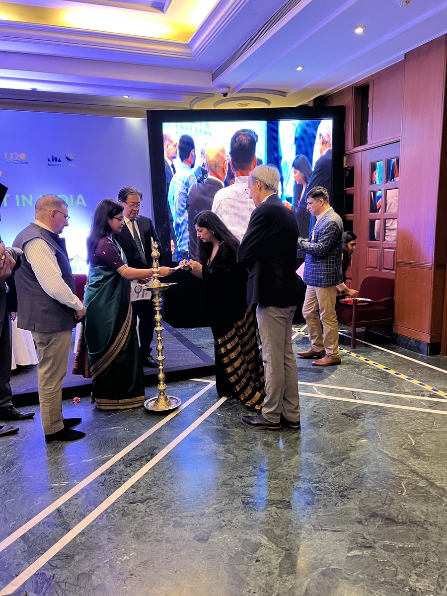 Ms. Roopa Mishra Joint Secretary of Housing &amp; Urban Affairs @MoUHA_India and Mr. Hitesh Vaidya Director of <a href="/NIUA_India/">NIUA_India</a> opened the event. The Joint Secretary: “This is the time to start solving the problem of closing dumpsites” @WBG_Cities