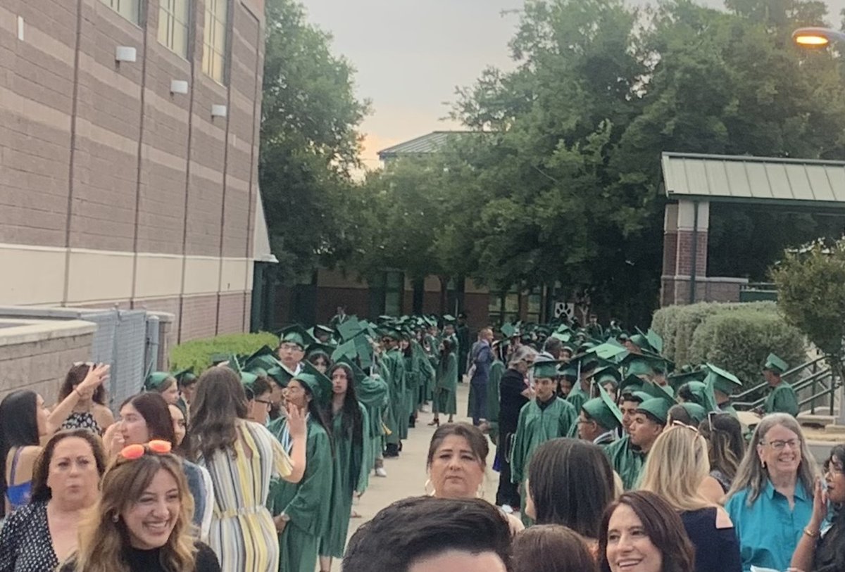 LHSPrincipalJ's tweet photo. Great ceremony, LMS!   Congratulations to the newest Wolves -- Class of 2027!!   🐺💜💛  We look forward to you joining the rest of the Pack in August!! https://t.co/k3TykNOZu6