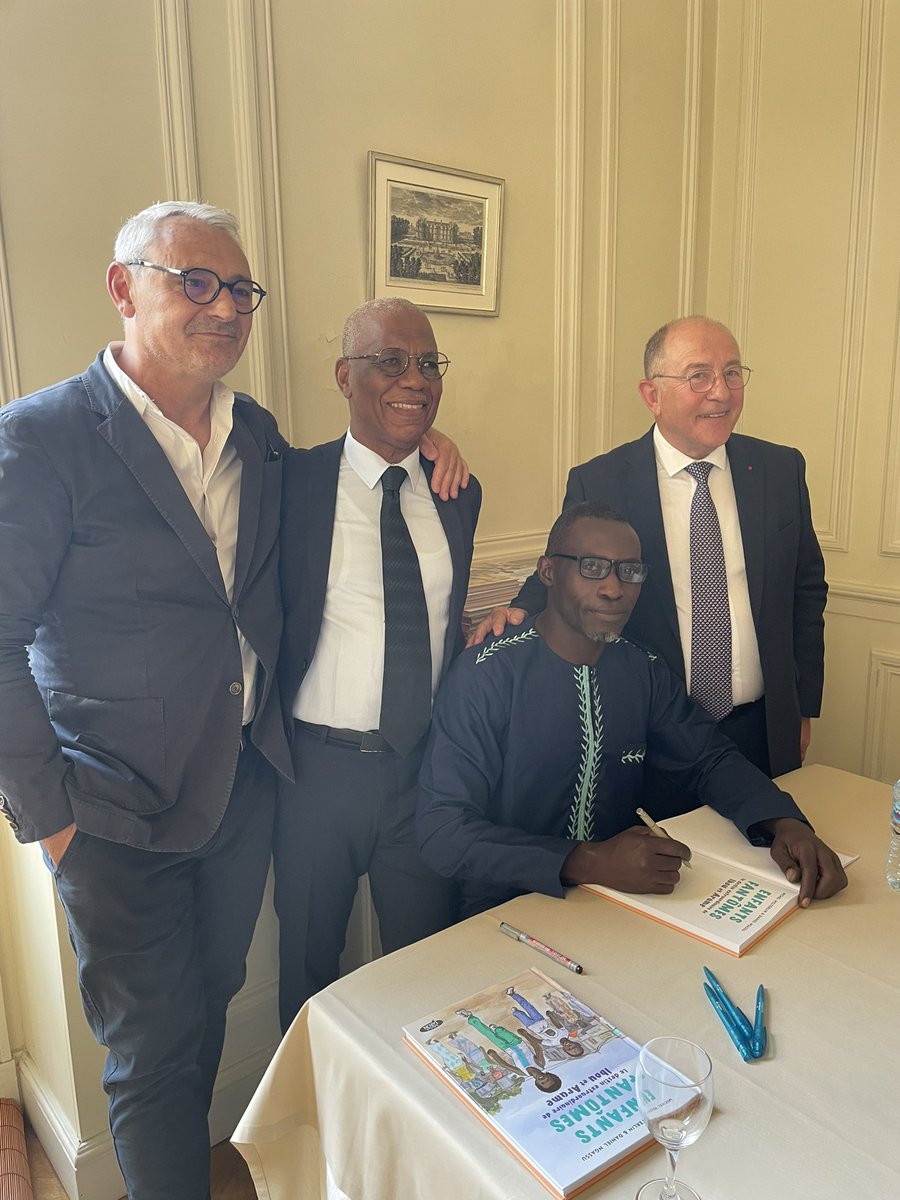 <a href="/Notaires_CSN/">Notaires de France</a> avec <a href="/SabotBarcet/">Sophie Sabot-Barcet</a> et <a href="/JeanVeyrac/">Jean-Charles VEYRAC</a> pour lancement BD Enfants Fantômes. Émotion avec Abdoulaye HARISSOU mon co-auteur de voir Aramé et Ibou devenir les visages du combat pour droit à l’identité <a href="/notaires44/">Notaires de Loire-Atlantique</a> <a href="/ThomasNotaire/">Thierry Thomas</a> <a href="/THOMASDAVIDNot/">Barbara THOMAS-DAVID</a> <a href="/CongresNotaires/">Association Congrès des Notaires de France</a> <a href="/A_de_Liaison/">Assemblée de Liaison</a>