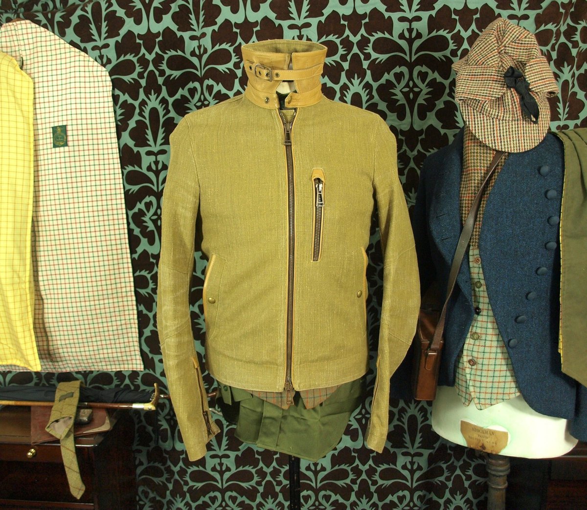 newfanglednatty's tweet photo. At https://t.co/vbGUcpJ75l  Amazing Mens Belstaff Linen Canvas Jacket with Leather Trim in a size 36 to 38 inch small Long styled sleeves item link https://t.co/ob0WjRP9CE https://t.co/s3pc0UuHJA