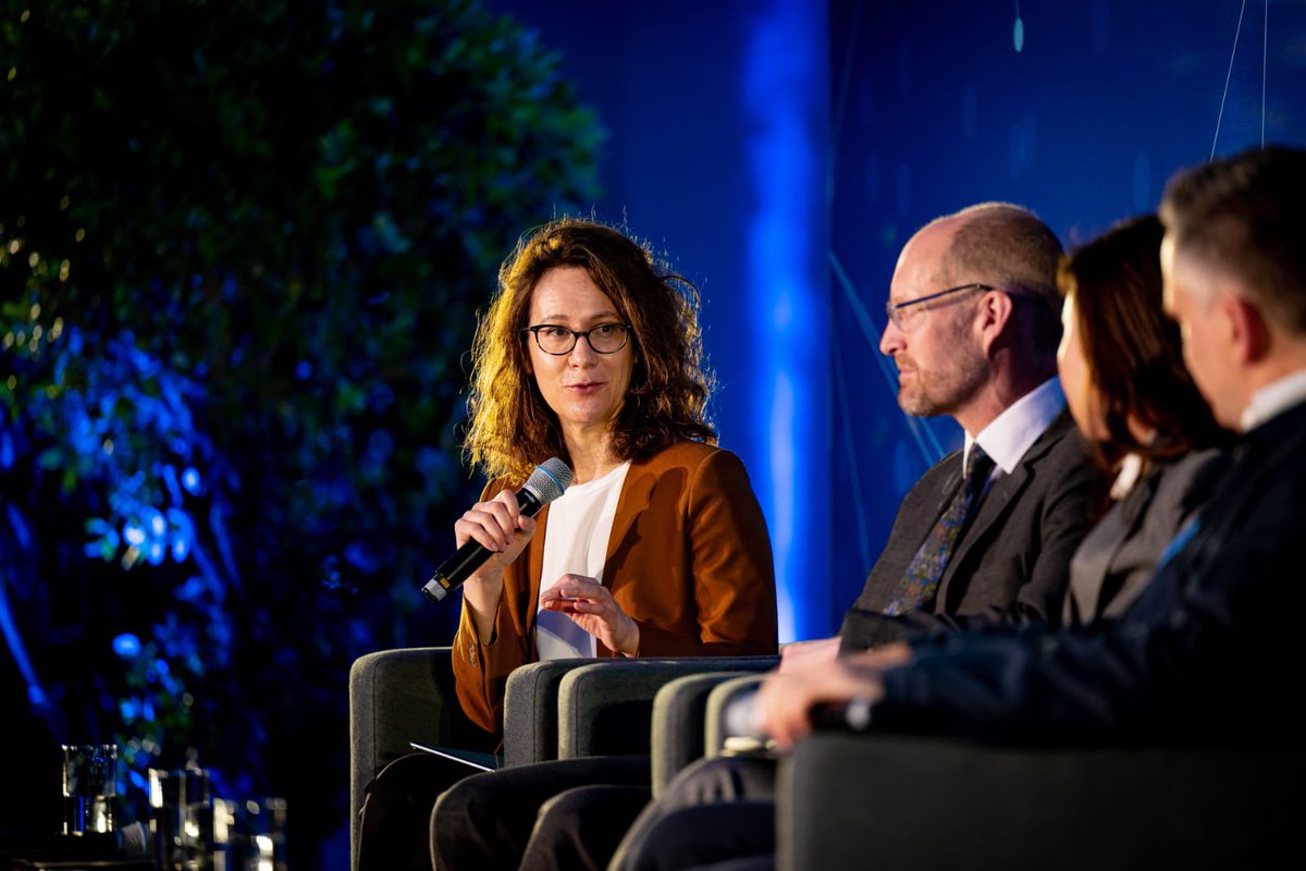 EBRDgreen's tweet photo. Our Harry Boyd-Carpenter &amp; @OksanaPak3, together with @FT’s @Silvia_Pavoni &amp; @doconomy’s @mawiket, discussed how we can achieve a green, digital and inclusive transition, at our “Pathways to Paris” conference in Vienna.

Supported by @theGEF. https://t.co/CCzahxyQPz