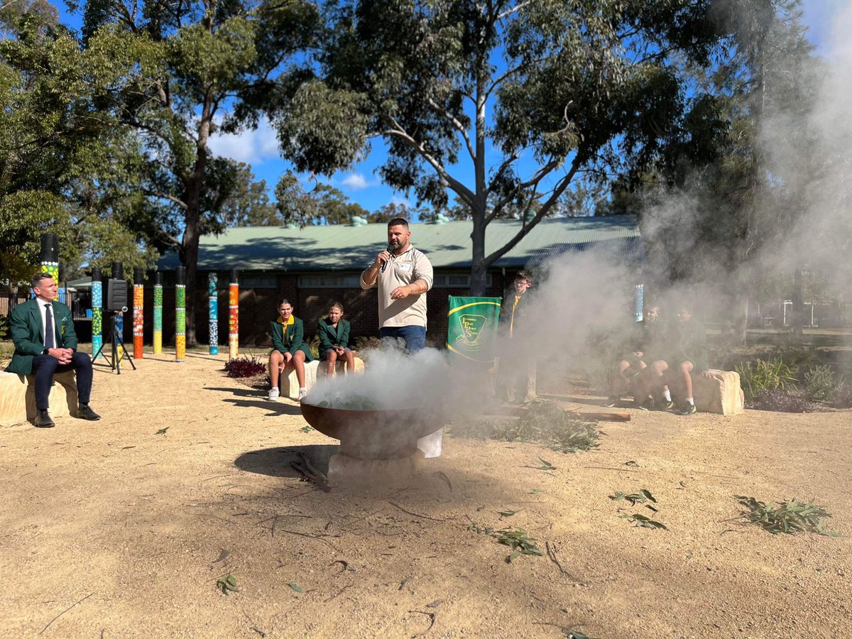 Last week for #NationalReconciliationWeek <a href="/BrendenMoore29/">Brenden</a> helped open the amazing new cultural space at Lethbridge Park PS with a #SmokingCeremony didge performance &amp; chatted plants &amp; culture 🖤💛❤️