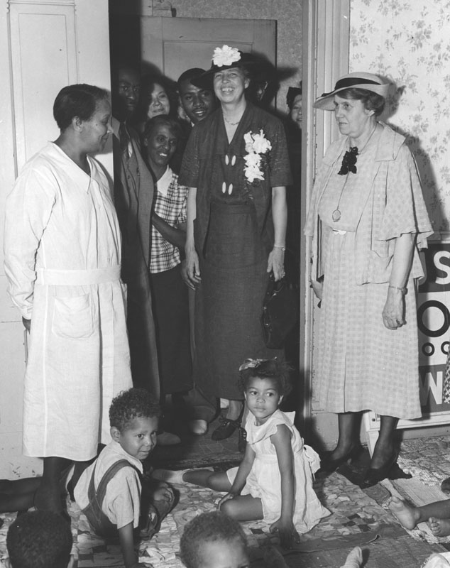 #OTD in 1936
'Eleanor Roosevelt visits a Works Progress Administration Negro nursery school in Des Moines, Iowa. June 8, 1936.'
Franklin D. Roosevelt Presidential Library & Museum
#GreatDepression #TheNewDeal #WPA #WorksProgressAdministration #EleanorRoosevelt #preschooleducation