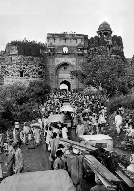 TriShool_Achuk's tweet photo. ये आजादी दिलायी थी,  
तुम लोगों ने?
तुमने वैसा नहीं किया जैसा सुभाष चाहते थे!!
#अमोघ08062023
C2
👇 https://t.co/MvV0LjSAOR